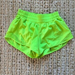 Lululemon Hotty Hot 2.5” shorts